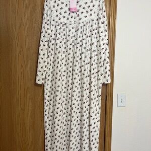 Dom XL Womens Nightgown White With pink & maroon Floral Print Long Sleeve